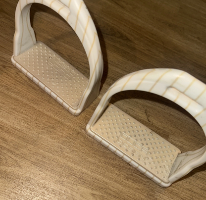 Duca Lightweight White Pearl 4.5" Stirrups #21