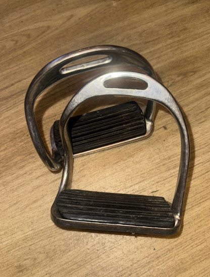Safety Bent Leg 4.25" Stirrups #15