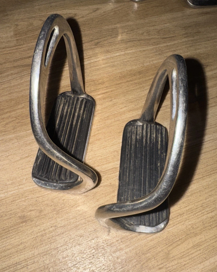 Safety Bent Leg 4.25" Stirrups #15