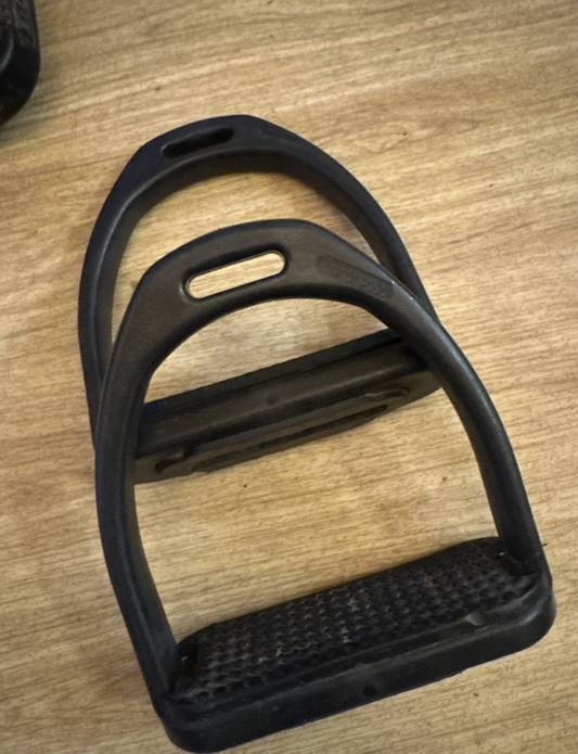 Thorowgood 4.5" Polymer Composite Stirrups #6