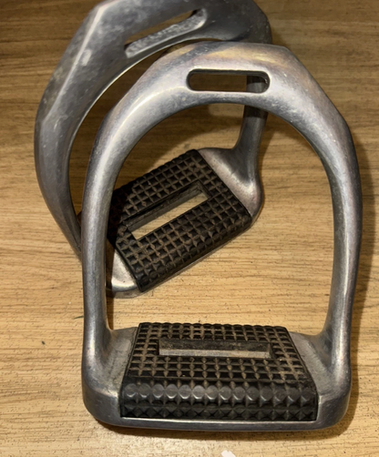 Equi Wing 4.5" Lightweight Stirrups #27