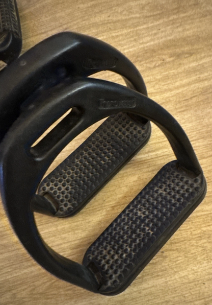 Thorowgood 4.5" Polymer Composite Stirrups #6
