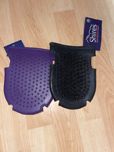 Shires Rubber Grooming Mitt