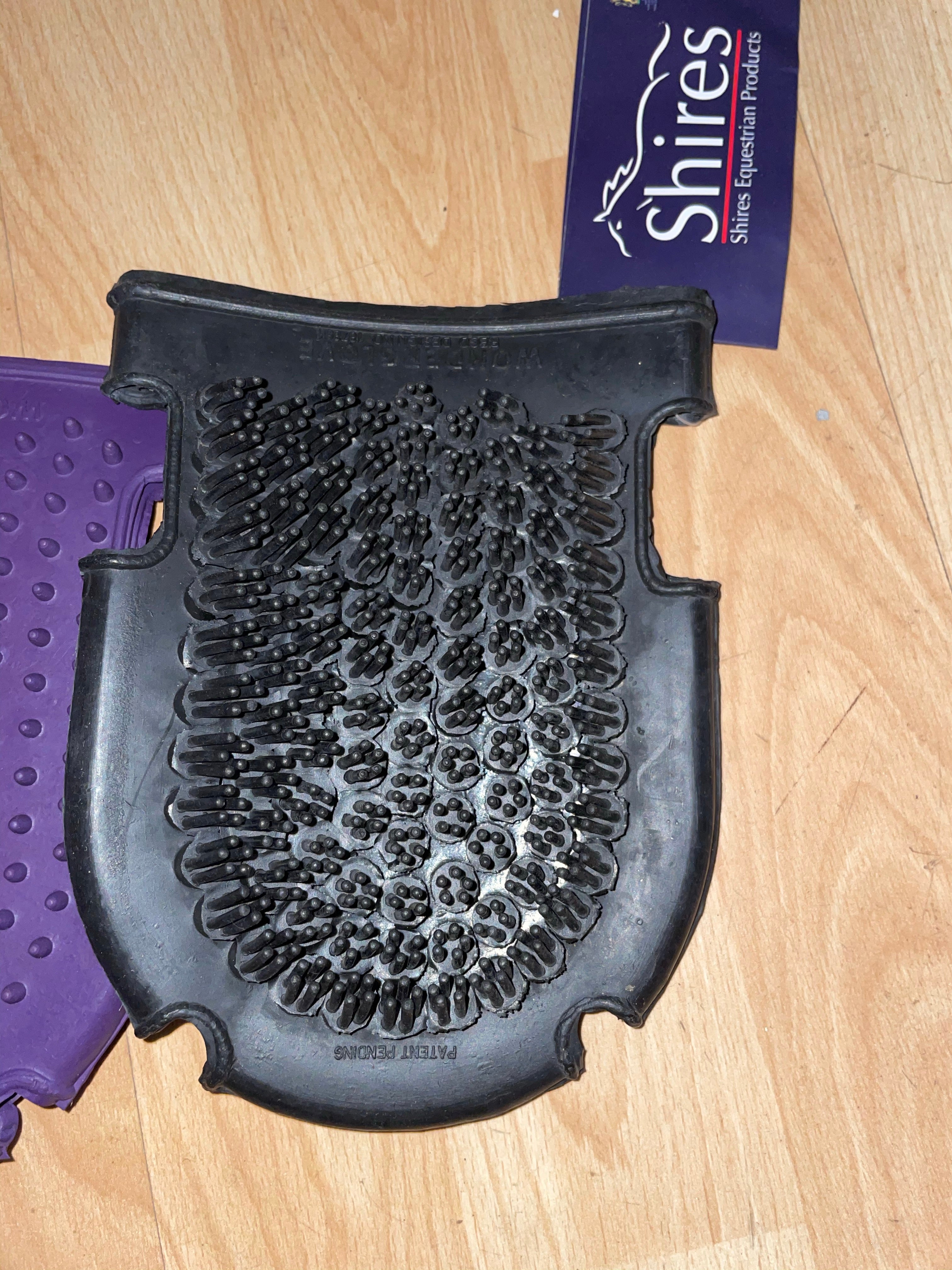 Shires Rubber Grooming Mitt